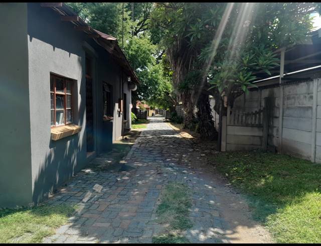6 BEDROOM HOUSE FOR SALE IN BO-DORP